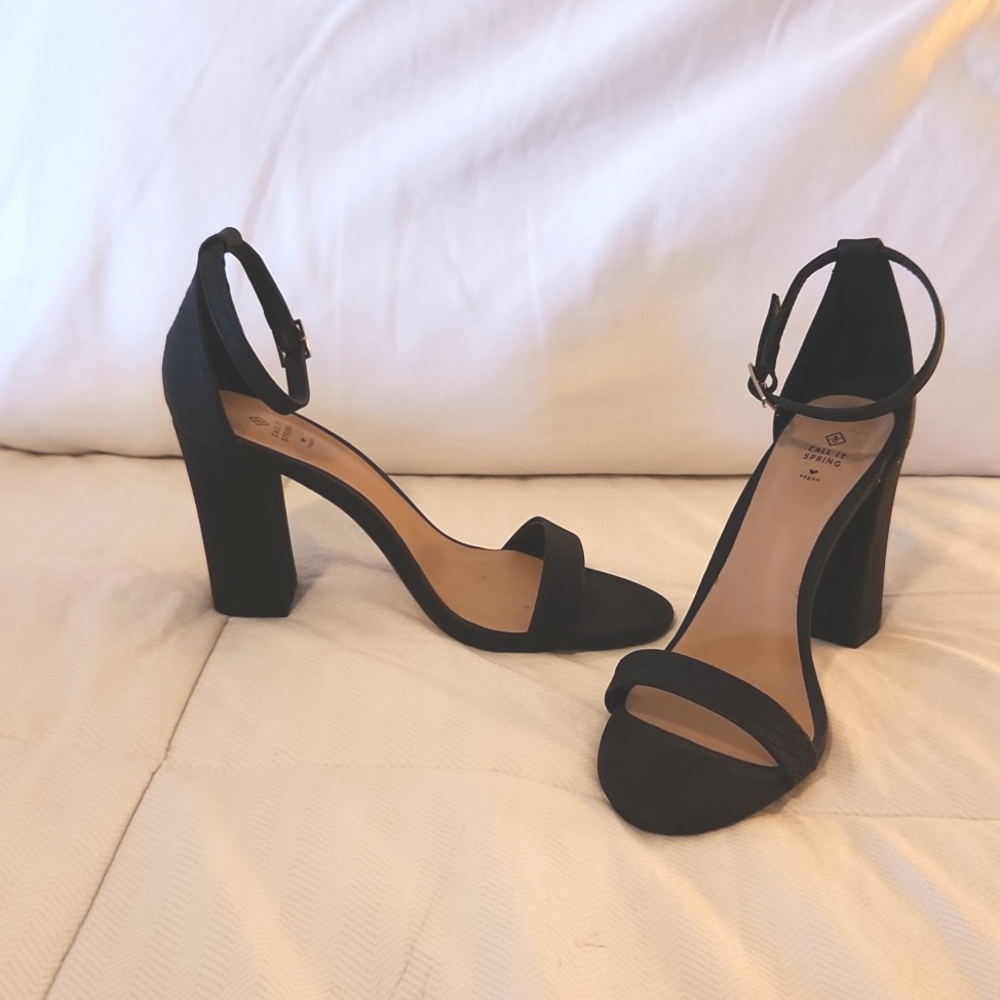 Women's Dress Sandals - Picture 4 of 5